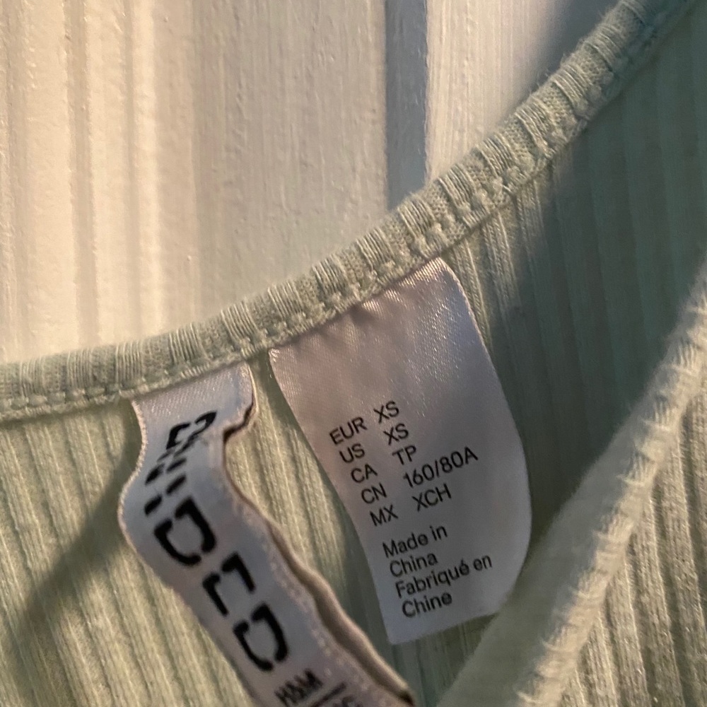 H&M button crop top XS